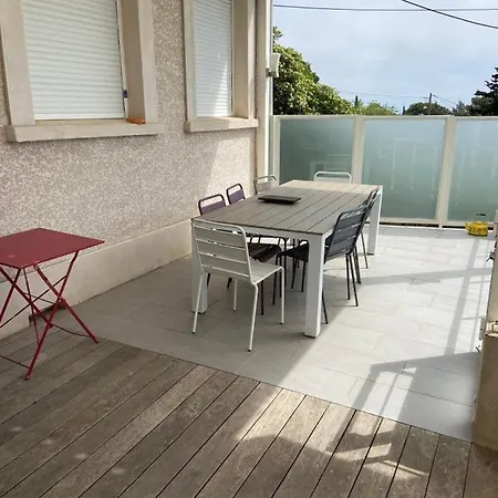 Σπίτι διακοπών Nice House With Swimming Pool In
