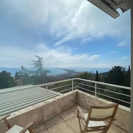 Σπίτι διακοπών Nice House With Swimming Pool In
